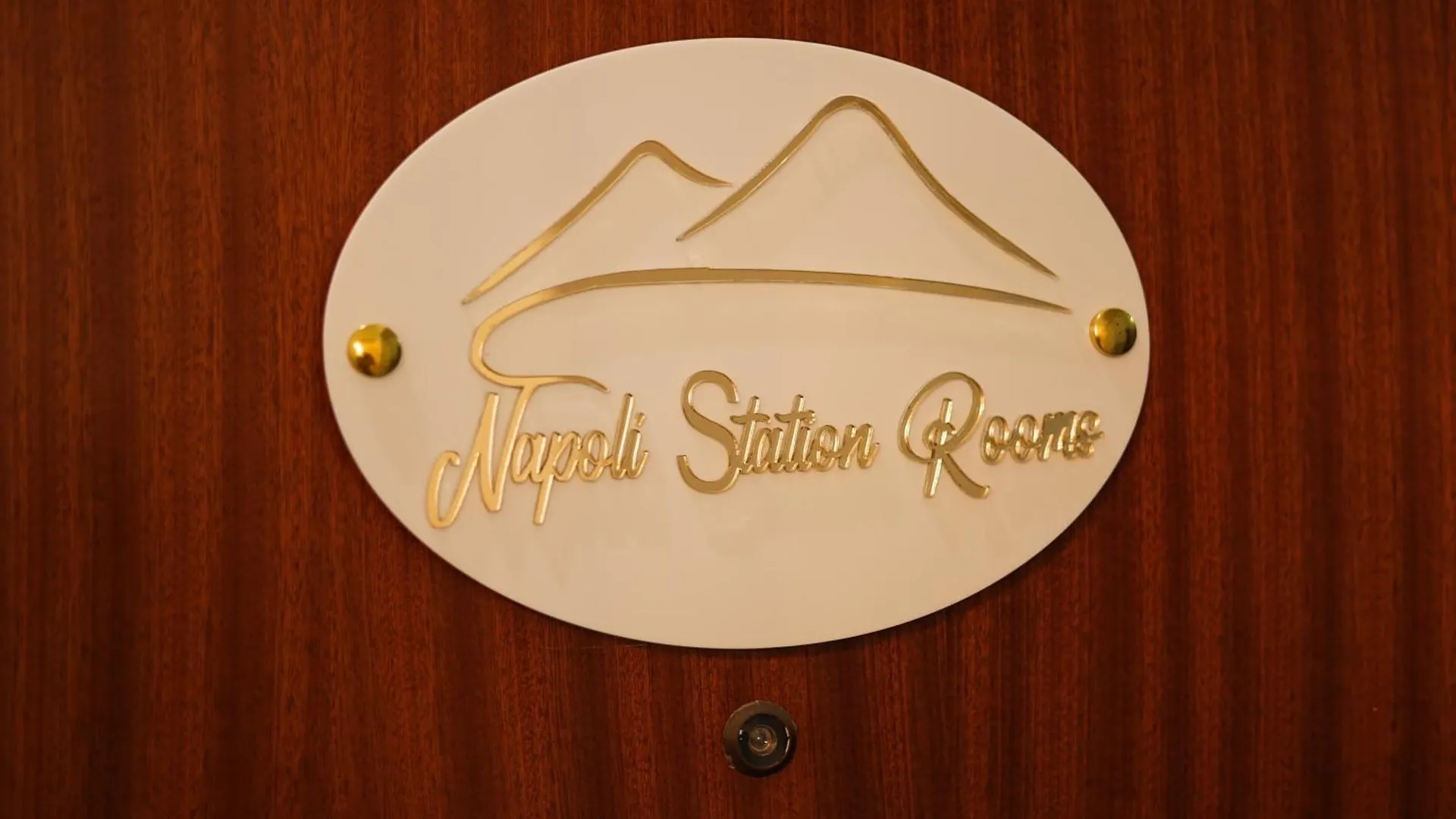 Napoli Station Rooms