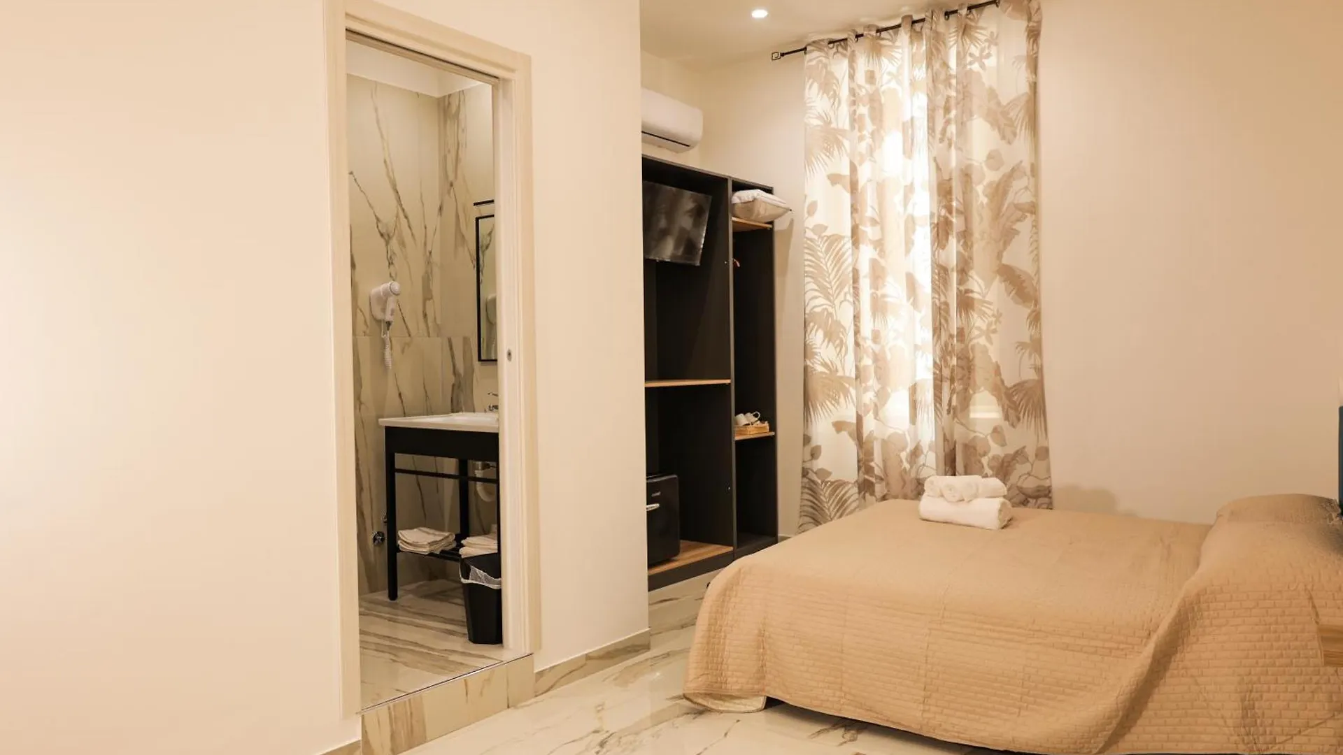 Napoli Station Rooms