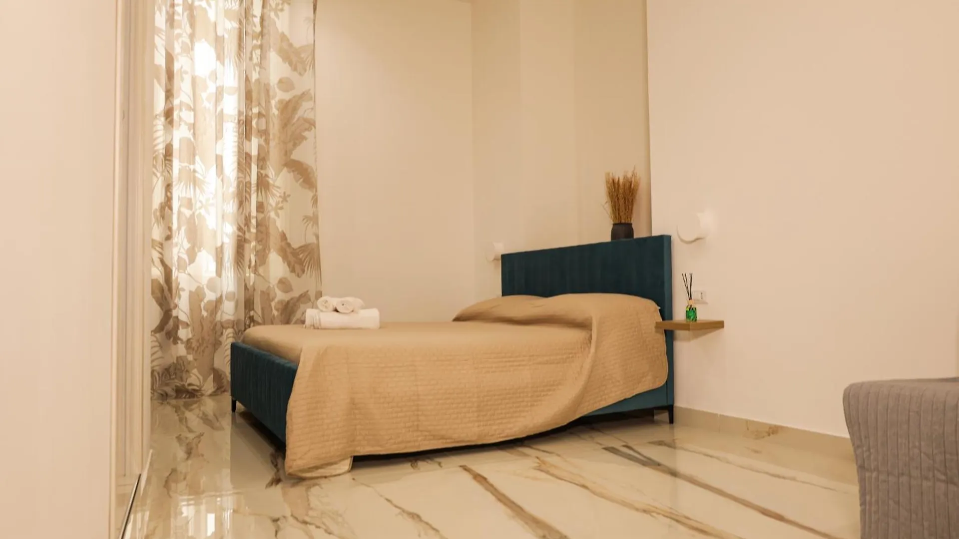 Napoli Station Rooms 0*,